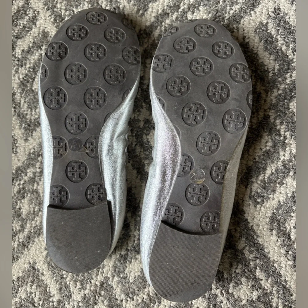 Tory Burch Metallic Ballet Flats with Tassels 7.5 - Picture 4 of 4
